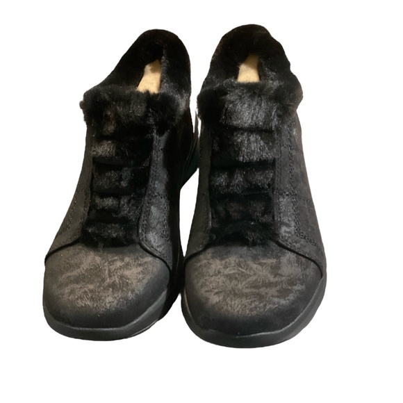 Bzees Women's Golden Bootie Gray Size 8.5 M